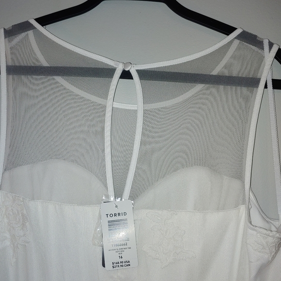 Stunning Torrid Hi-Lo Ivory dress!!! - Picture 4 of 10